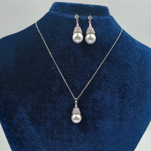 Opulent Akoya Pearl Diamond Set